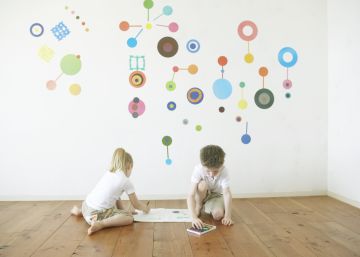 Transforma la habitación de tus hijos con estos vinilos decorativos