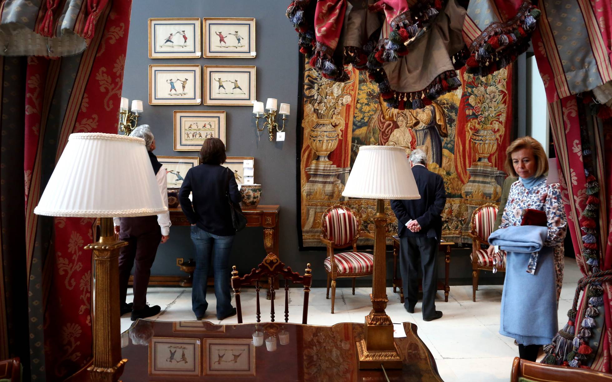 Objetos del Hotel Ritz que van a ser subastados en la Fundacion Carlos Amberes.
