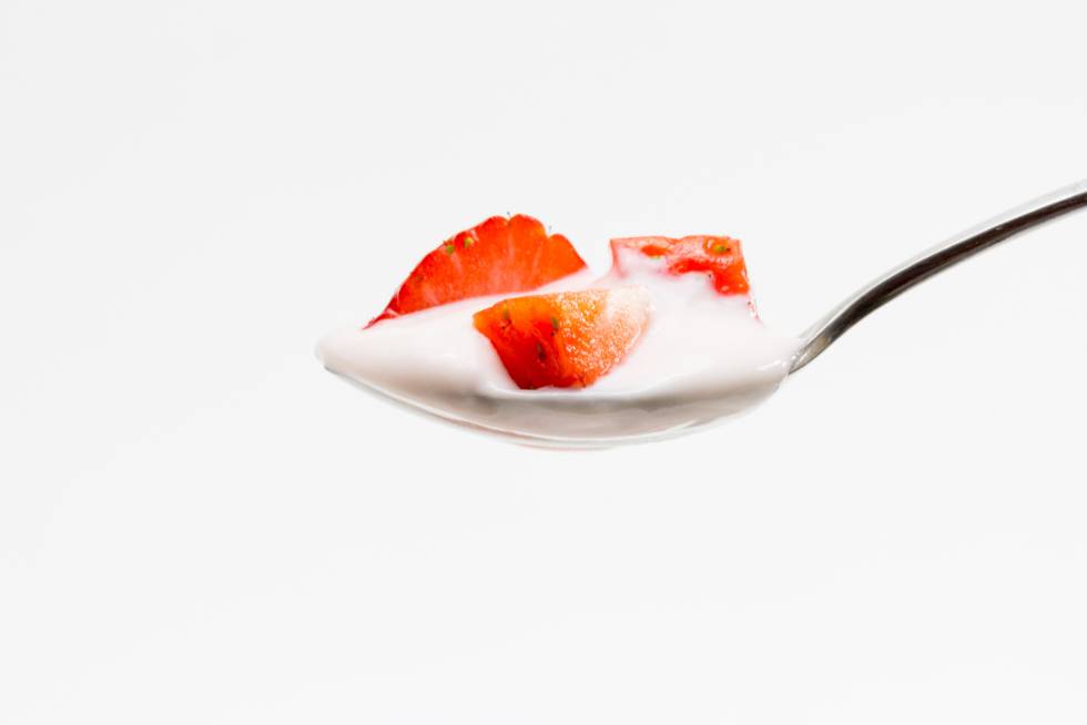 Tres recetas con yogur sanas, ricas, ‘cool’ (y que no te costarán una cuarta parte del sueldo)