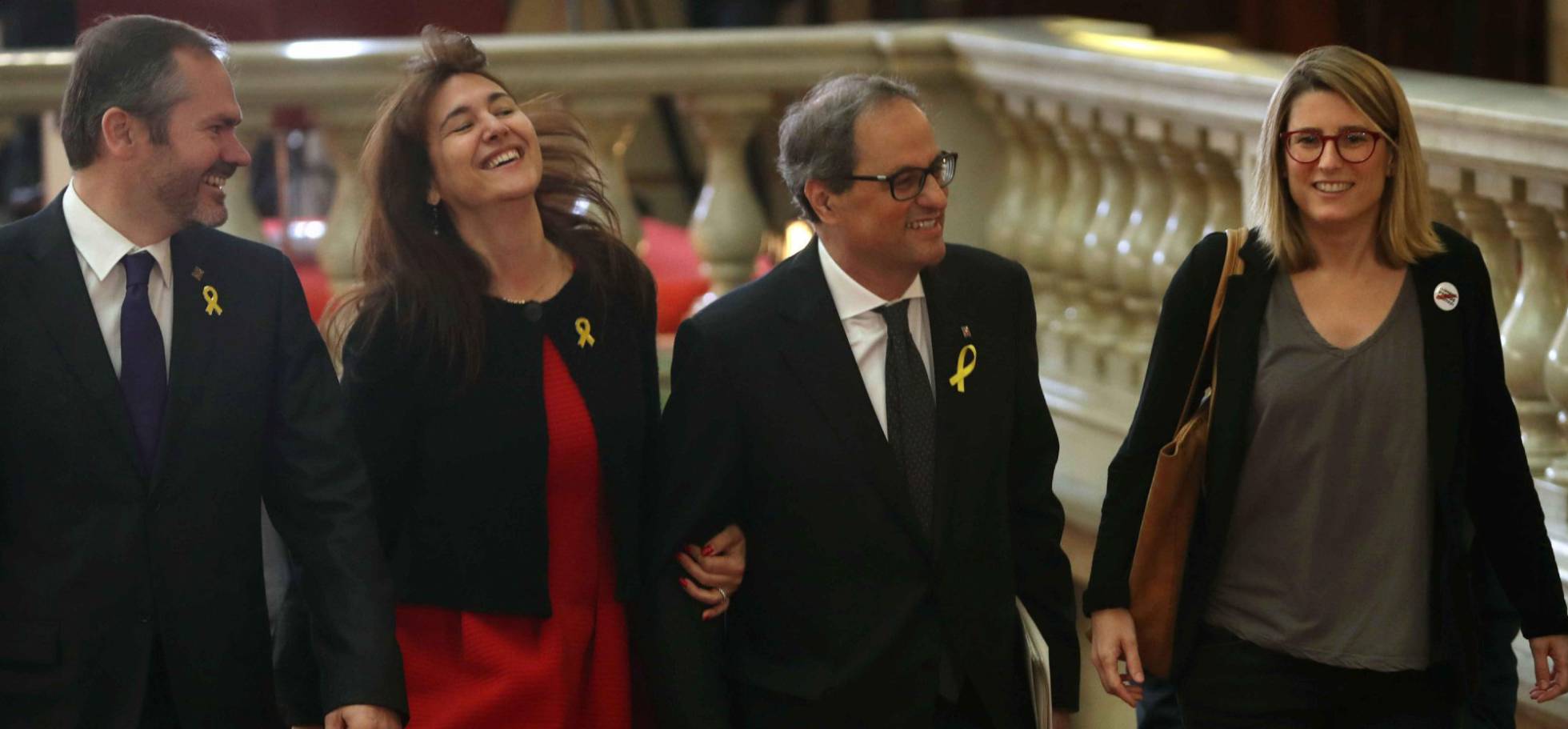 Quim Torra (2d), en la seva arribada al Parlament.