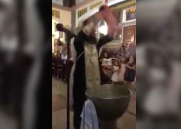 El “violento” bautizo de un bebé en Chipre que sobresalta a la Red