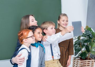 ¿Puede el colegio publicar fotos de mi hijo?