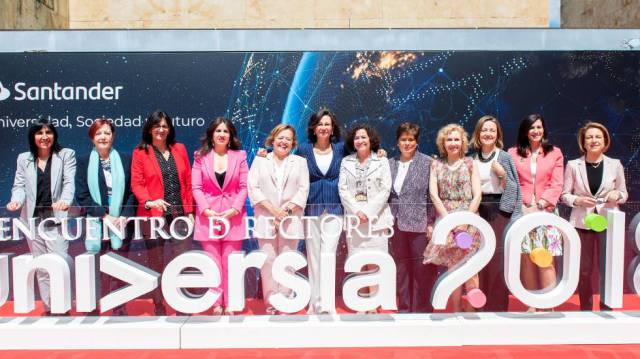 Ana Botín, junto a 11 rectoras de universidades públicas y privadas.