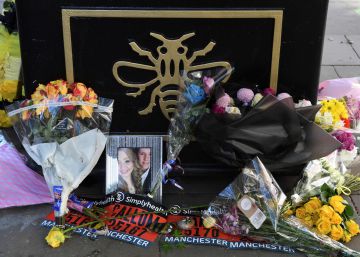 Manchester recuerda a las víctimas un año después del atentado del Manchester Arena