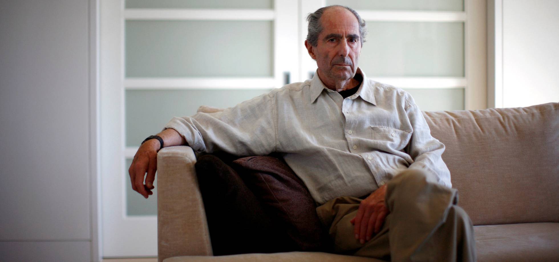 FILE PHOTO - Author Philip Roth poses in New York September 15, 2010. REUTERSEric ThayerFile Photo