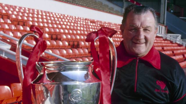 Bob Paisley, con la Copa de Europa en 1981