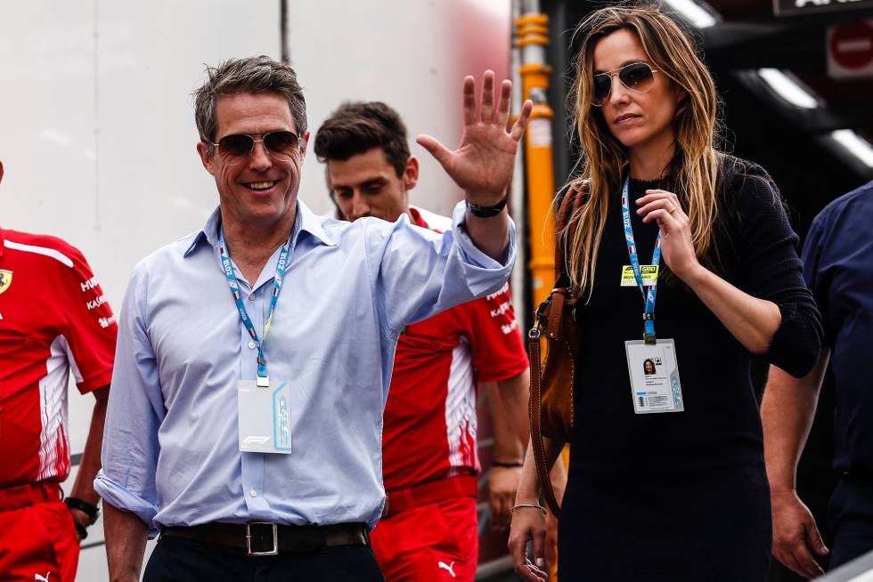Hugh Grant y su esposa Anna Elisabet Eberstein.