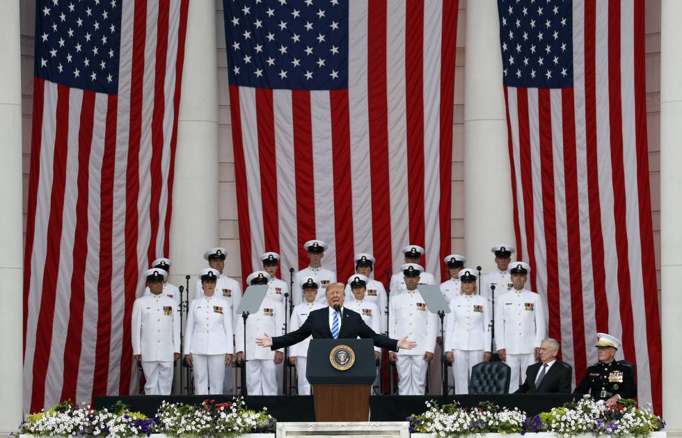 El presidente Donald Trump durante el 'Memorial Day', en Arlington.
