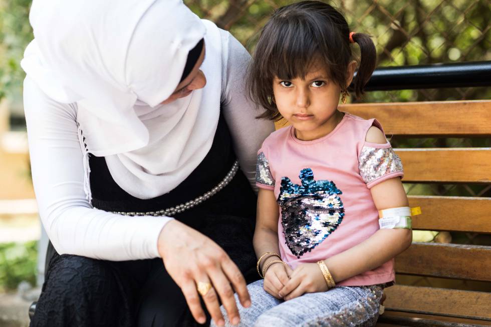 Iman Hamade, refugiada siria de cuatro años tras recibir su tratamiento en el Centro para Niños con Cáncer de Líbano, en Beirut.