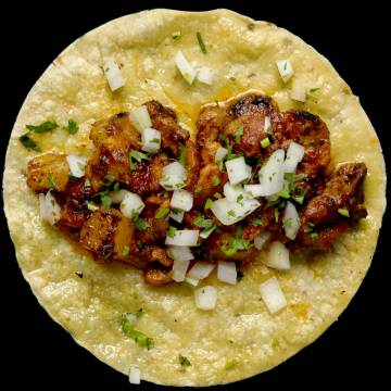 TACO AL PASTOR, CERDO MARINADO CON PIÑA, CEBOLLA Y CILANTRO