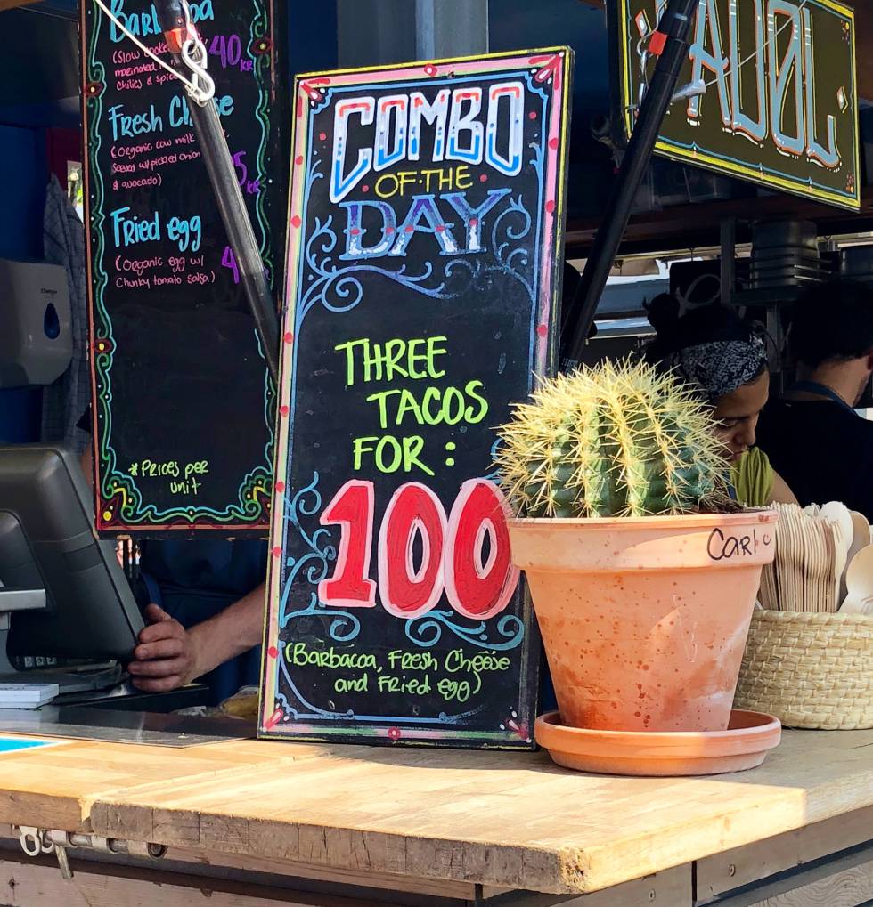 OFERTA DEL DÍA EN EL MERCADO DE TORVEHALLERNE. TRES TACOS POR 10 CORONAS DANESAS CAPEL