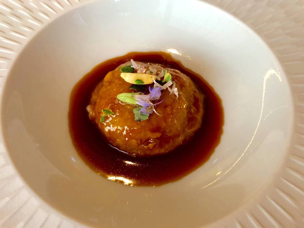 RAVIOLI CREMOSO DE CORDERO CON HIERBAS DEL MAESTRAZGO CAPEL