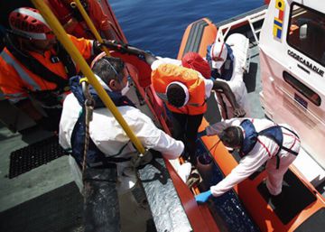 La espera de los 629 migrantes del 'Aquarius' hasta poder llegar a Valencia, en imágenes
