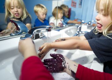 Libertad de vestimenta y baños mixtos para los alumnos trans en Castilla y León
