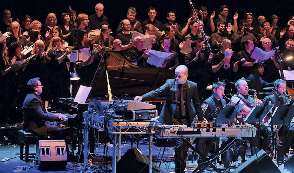 Actuación en directo con la Brexit Big Band en Londres.