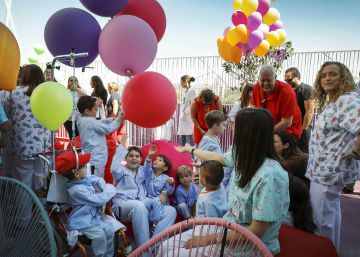Un jardín de juegos en la azotea del hospital para los niños ingresados