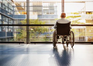 Mayores vulnerables: cuando el que maltrata es una persona de confianza