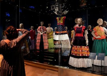 Los vestidos que forjaron el mito de Frida Kahlo Los vestidos que forjaron el mito de Frida Kahlo