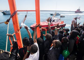 La llegada del 'Aquarius' al puerto de Valencia, en imágenes