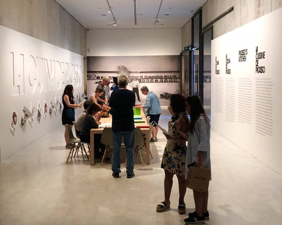 LA MESA COMO REFERENCIA PERMANETE DE LA EXPOSICIÓN CAPEL