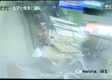 Sepultado un grupo de turistas en China tras desplomarse un techo de un local