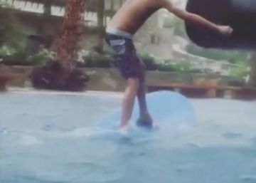 Un joven consigue hacer ‘windsurf’ con una bolsa de basura en lugar de una vela