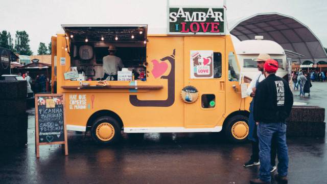 ¿Comida a domicilio dentro de un festival?