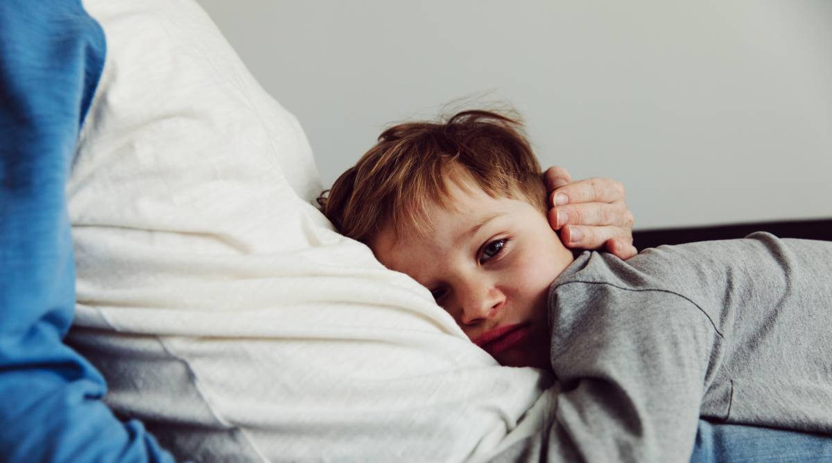 Padres sobreprotectores que no dejan que sus hijos se enfrenten a desafíos propios de su edad