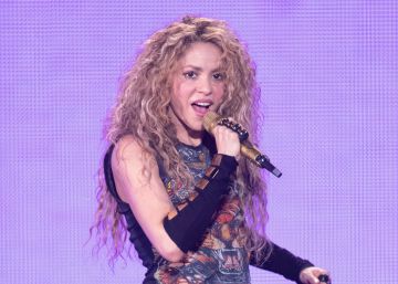 Polémica por el símbolo nazi que se vende en la gira de Shakira