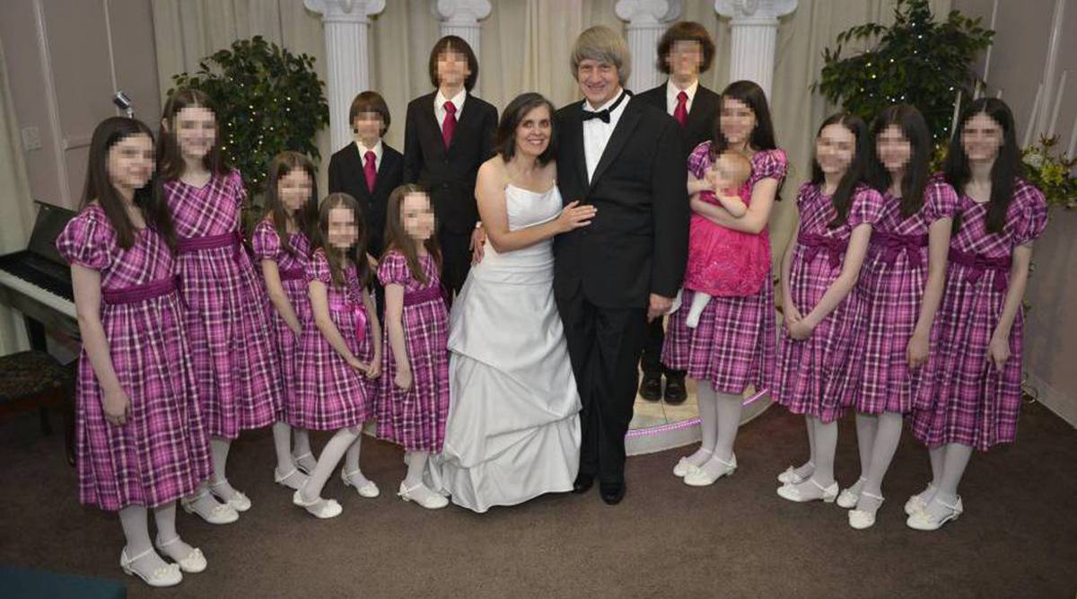 Anna y David Allan Turpin, con sus 13 hijos.