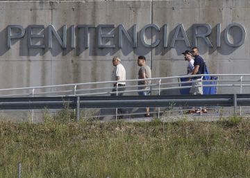 La salida de la cárcel de La Manada tras su puesta en libertad, en imágenes