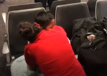El emocionante reencuentro de una madre y un hijo separados en la frontera de EE UU