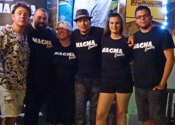 Los jóvenes monologuistas que usan el humor como terapia
