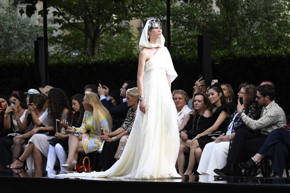Un diseño de otoñoinvierno 2018-2019 de Givenchy en París.