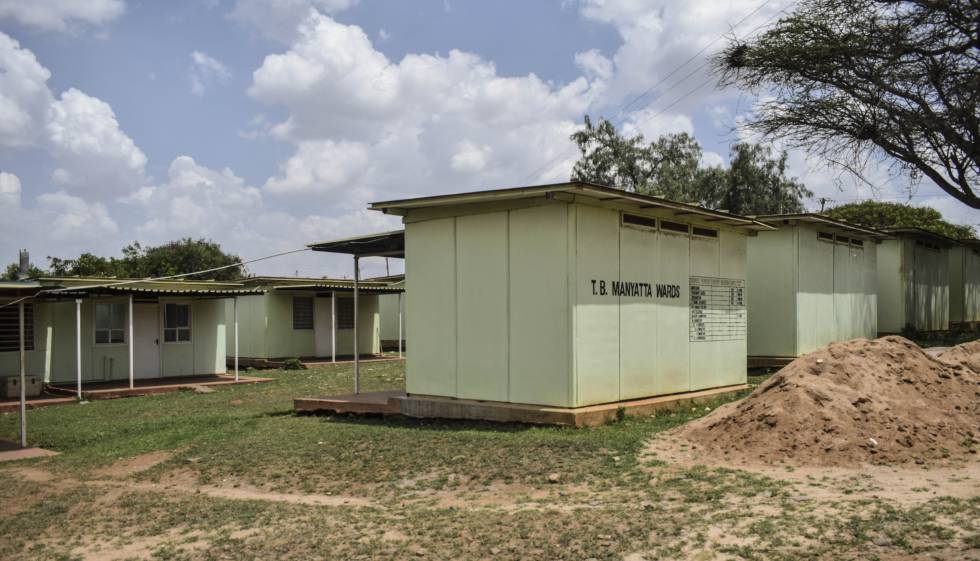 El pabellón con manyattas está especialmente diseñado para que los pacientes masáisi se sientan como en casa mientras completan su tratamiento de tuberculosis.