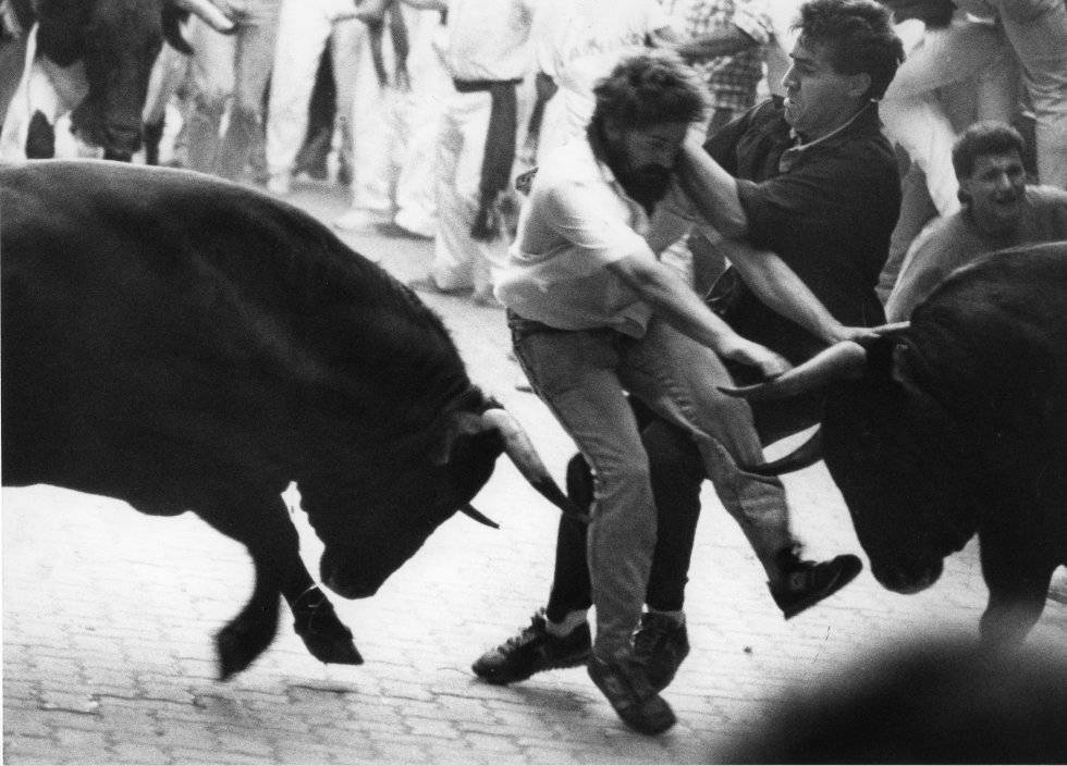 Runners and bulls collide at an encierro in 1988.