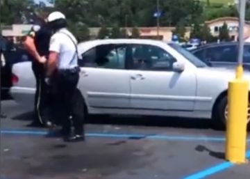 Un perro muere después de pasar varias horas en el interior de un coche expuesto al sol
