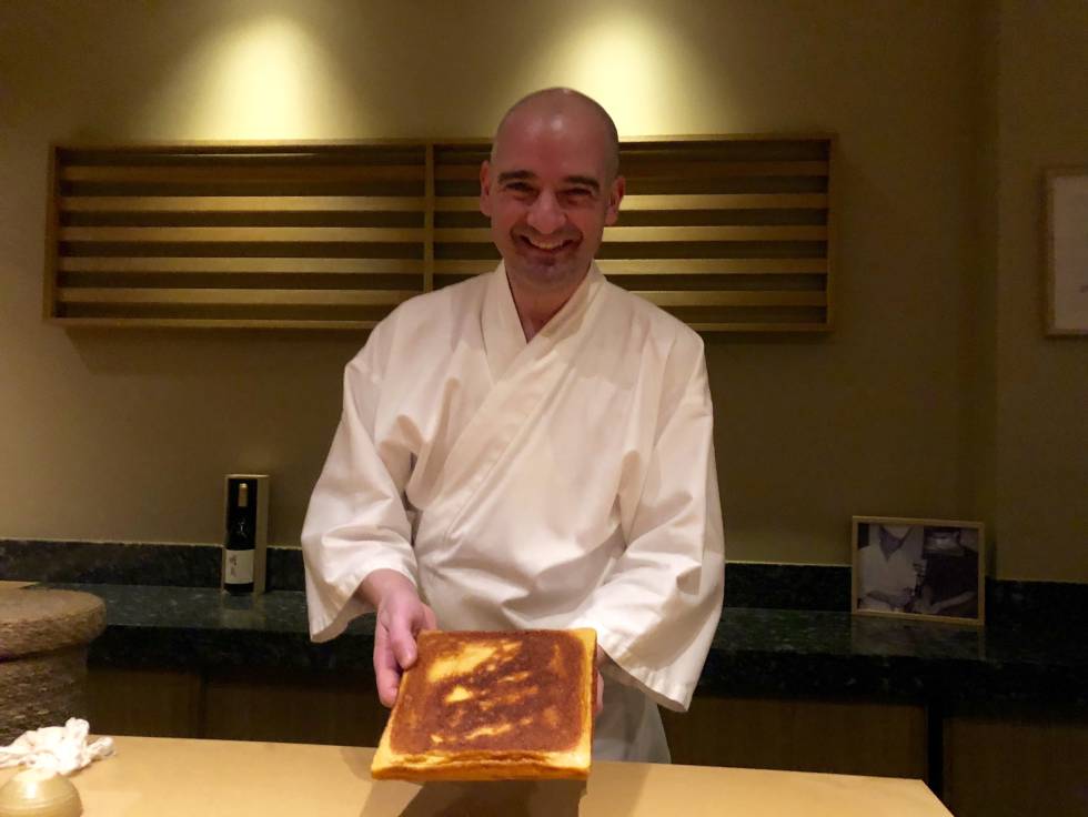 FÉLIX JIMÉNEZ MOSTRANDO SU TAMAGOYAKI, DIFICILISIMA TORTILLA JAPONESA CAPEL