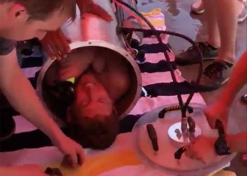 Vídeo | Elon Musk em seu mini submarino para resgatar os meninos da Tailândia