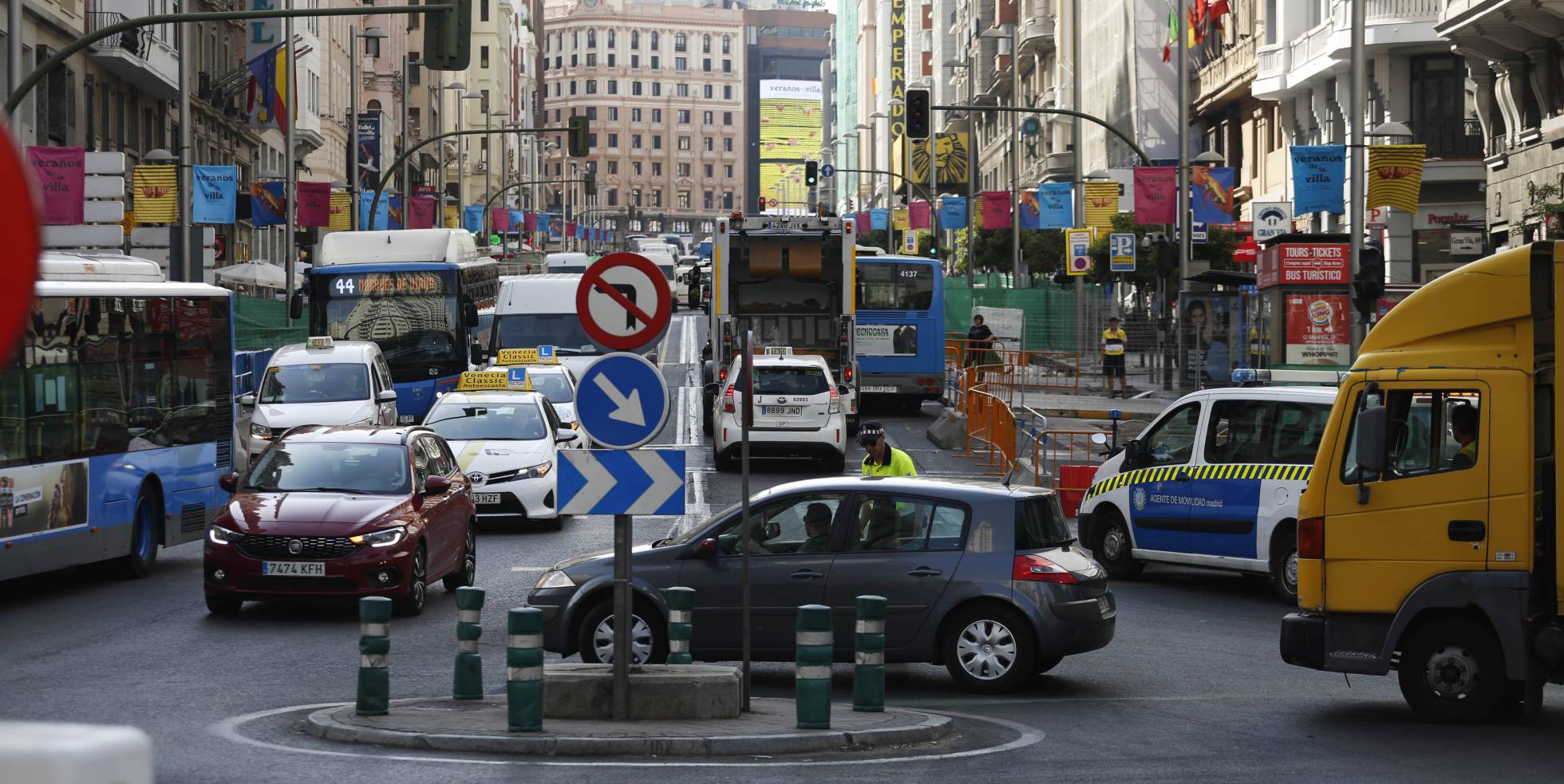Problemas de circulación en Gran Vía, en imágenes
