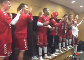 La FIFA multa a la selección danesa por una pancarta sexista: “¡Tetas grandes!”