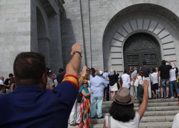 La protesta en el Valle de los Caídos, en imágenes