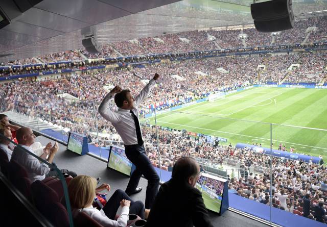 Macron celebra el gol de Francia.