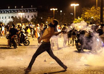 Disturbios en París durante la celebración de la victoria de Francia en el Mundial, en imágenes