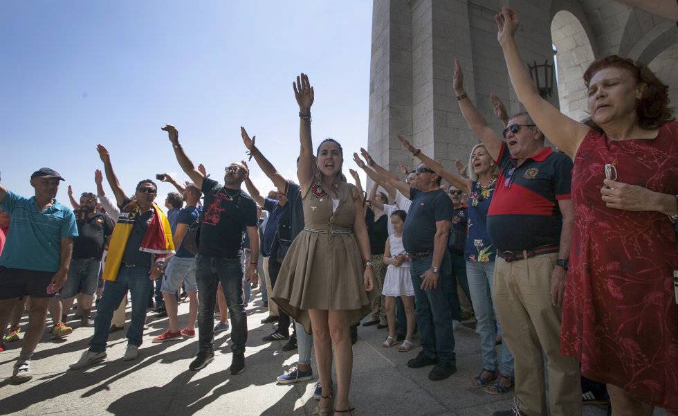 Protests make fascist salutes on Sunday.