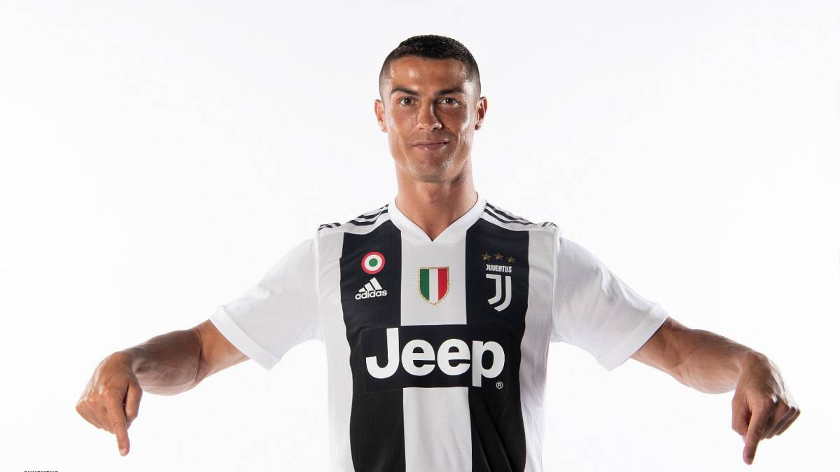 Cristiano Ronaldo con el uniforme de la Juventus.