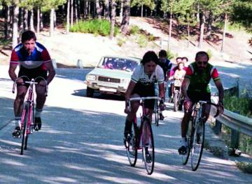 Carrera ciclista durante las fiestas del Poblado.