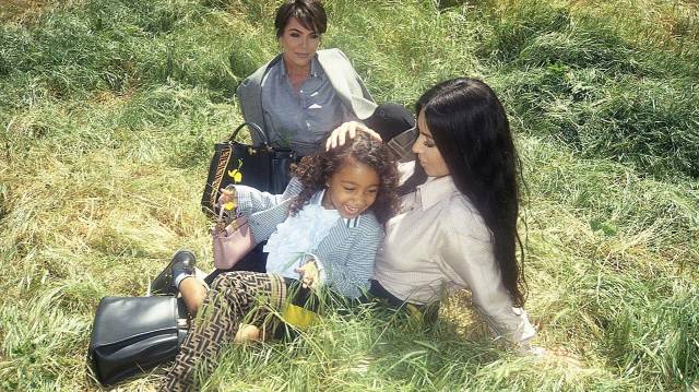 North West, Kim Kardashian y Kris Jenner, para la campaña de Fendi.