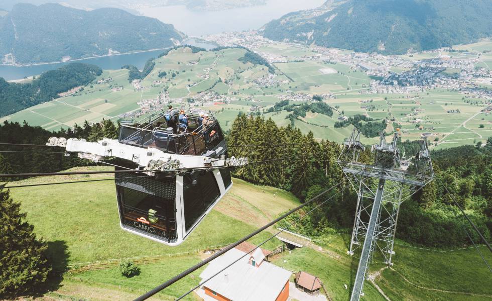 Stanserhorn el primer telecabina descapotable del mundo, cantón de Lucerna.