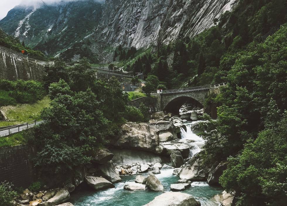 Gargantas de Schöllenen desde Andermatt hasta Göschenen, cantón de Uri.